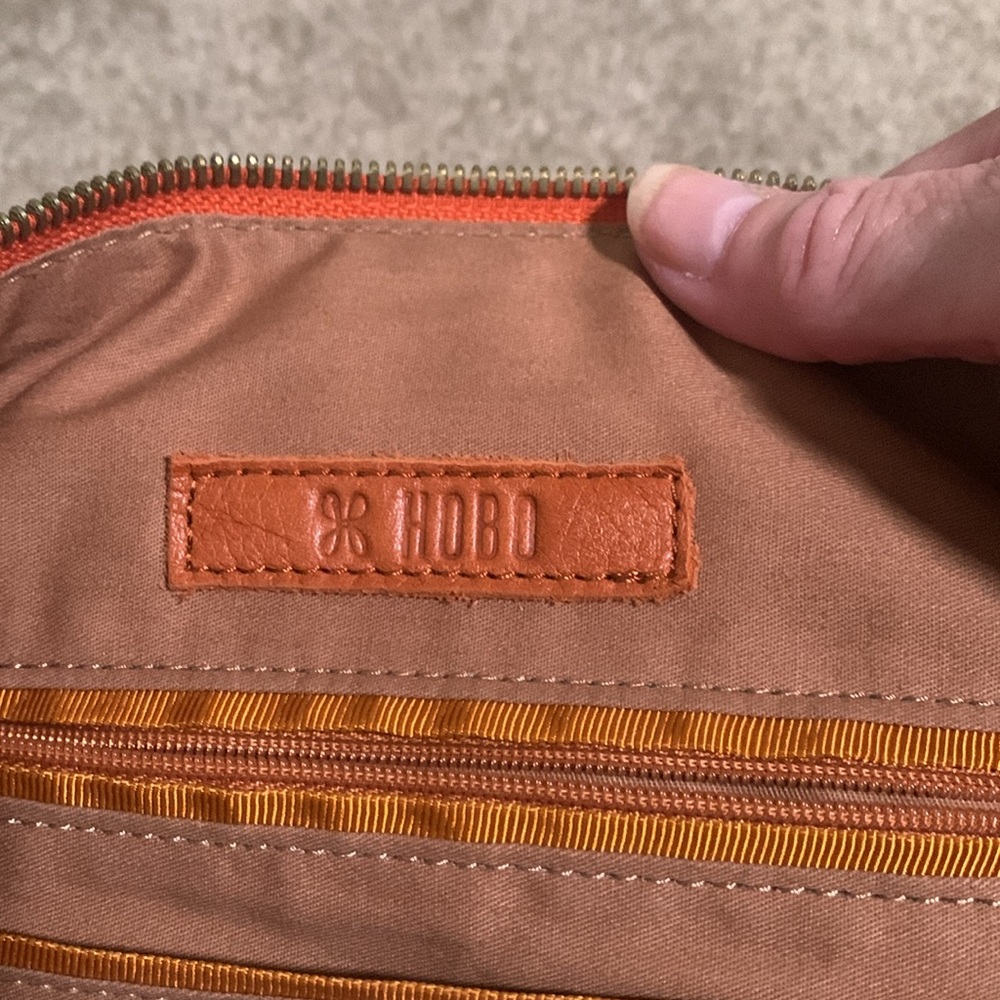 HOBO Sheila Medium Bag - Picture 5 of 10